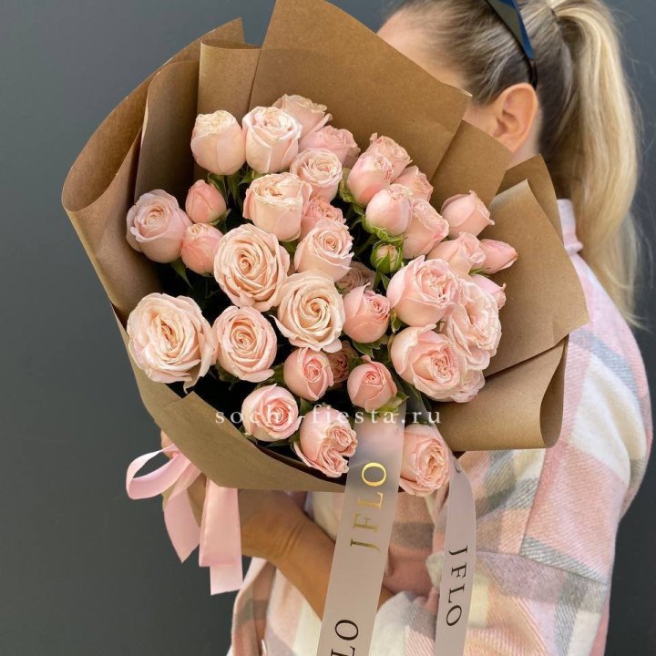 Кустовые розы Бомбастик в крафте в Перми