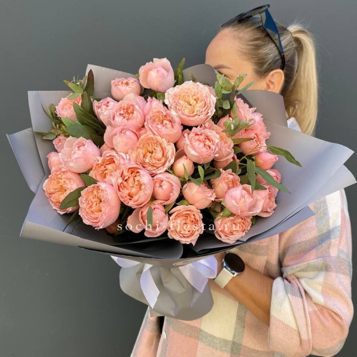 Букет с пионовидными розами "Пивайн" в Перми