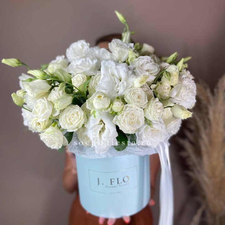 Бокс кустовых роз и эустомы  в Перми