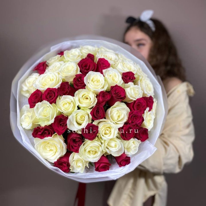 Микс из 55 роз в Перми