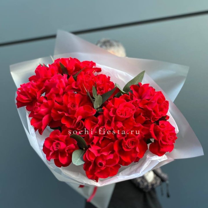 21 Красная французская роза в Перми