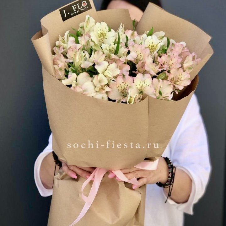 17  альстромерий в крафте в Перми