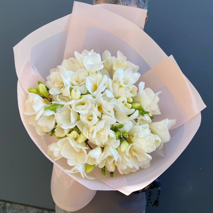 Букет белых фрезий  в Перми