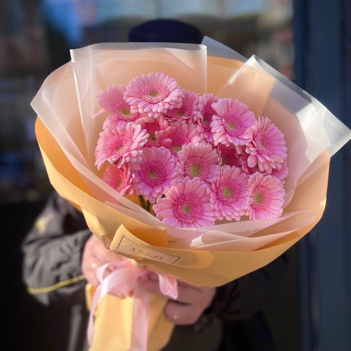 17 розовых гербер  в Перми