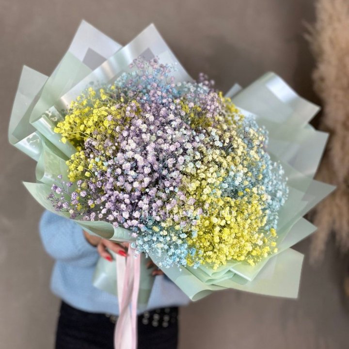Букет радужных гипсофил в Перми