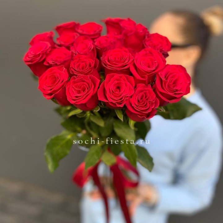 19 красных роз в Перми