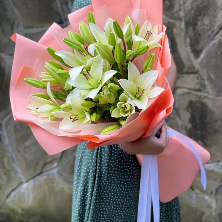 Букет из 7 белых лилий в Перми