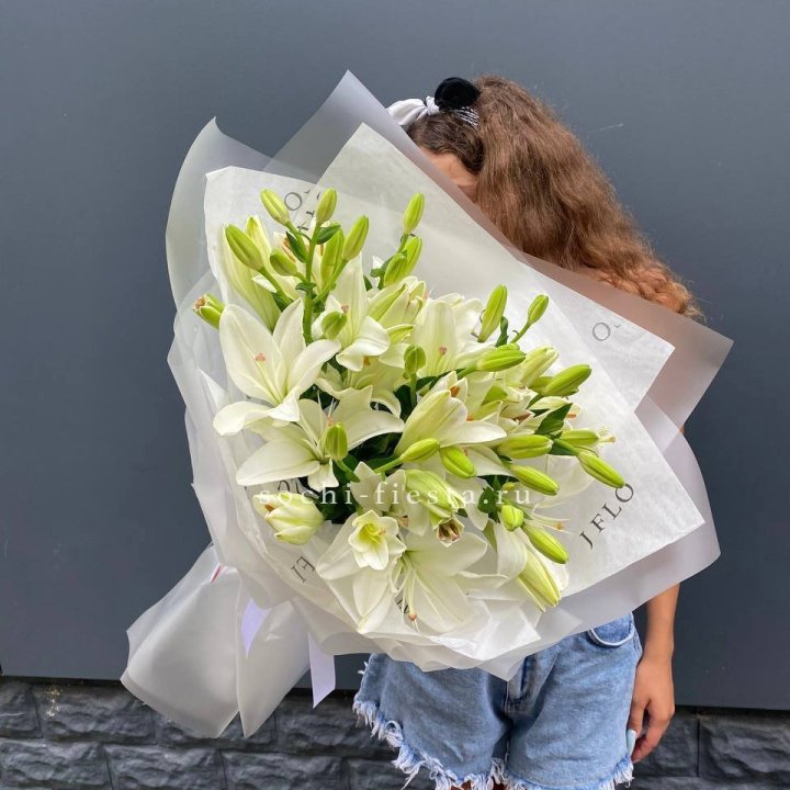 Букет  лилий "Воздушный"  в Перми