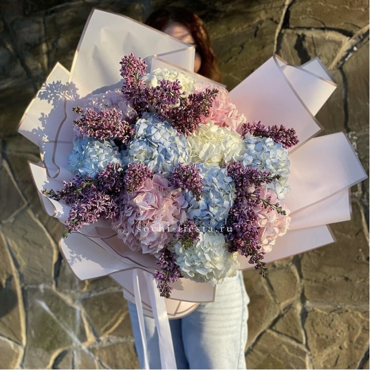 Букет гортензии с сиренью в Перми