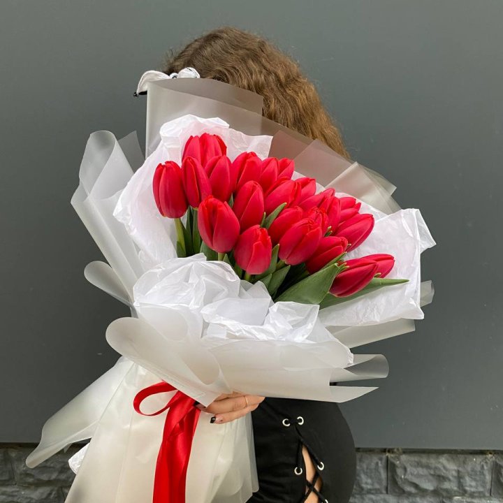  25 красных воздушных тюльпанов в Перми