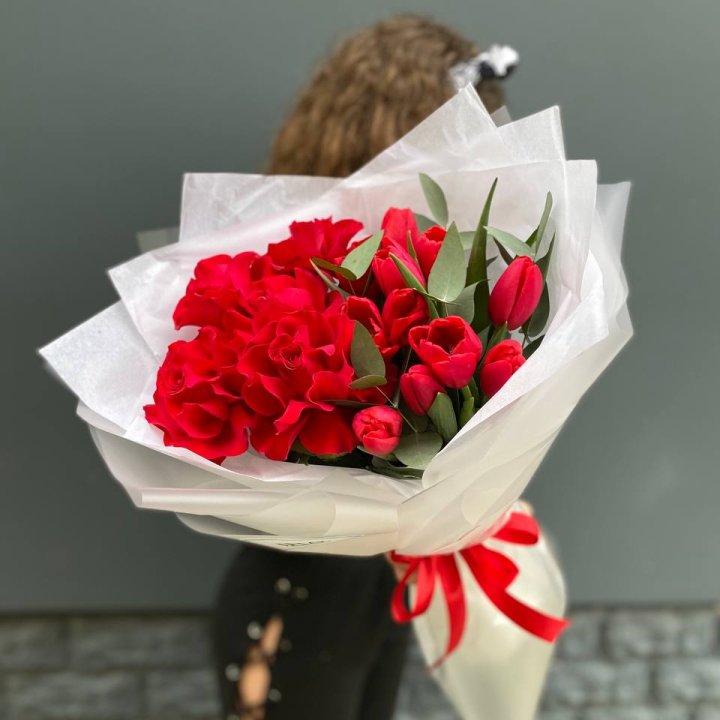 Дуо тюльпаны и розы в Перми