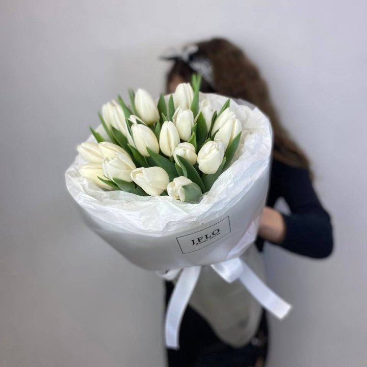  19 белых воздушных тюльпанов в Перми