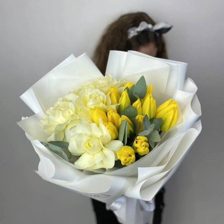 Дуо жёлтые тюльпаны и розы в Перми