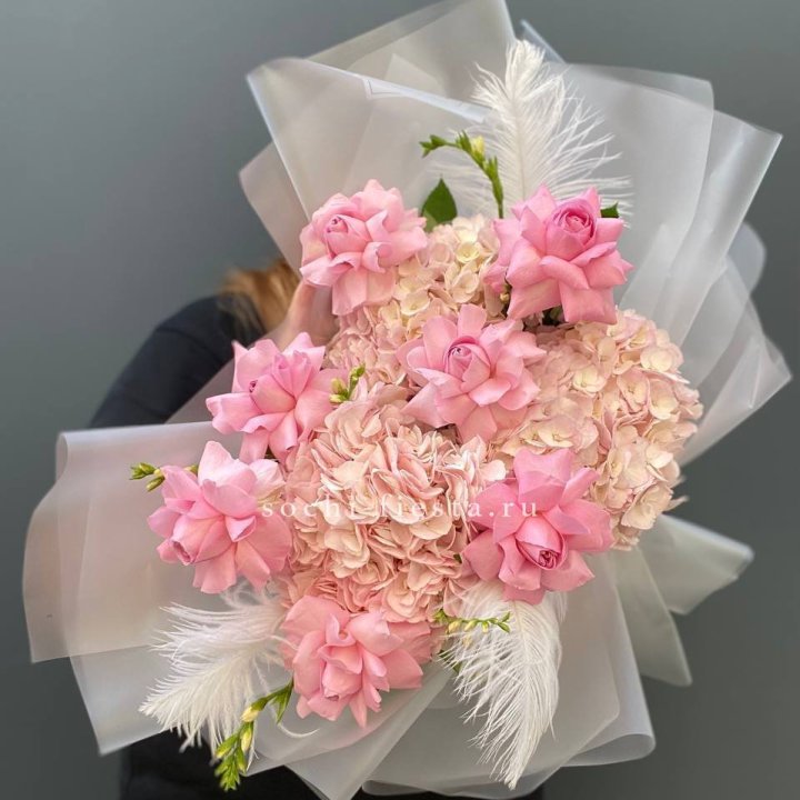  Букет  из гортензий и розовых роз в Перми