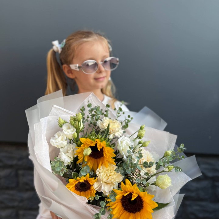  Букет  из стойких цветов с подсолнухами в Перми