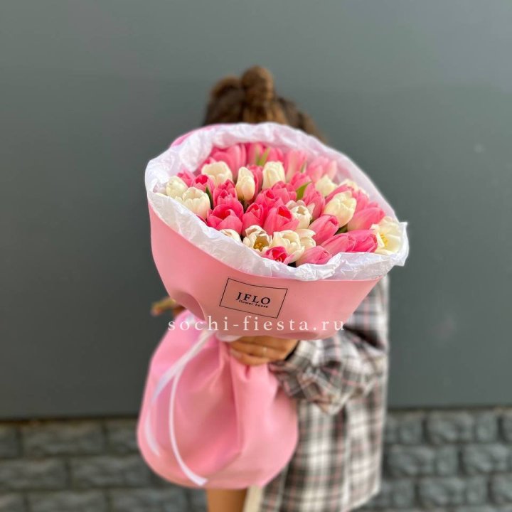 51 бело-розовый тюльпан в Перми