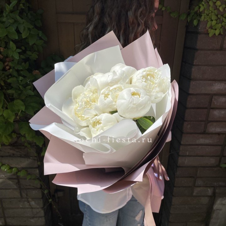 9 белоснежных пионов в Перми