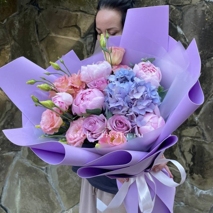 Букет с пионами "Блю логан" в Перми