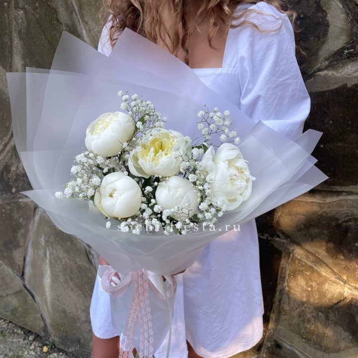 Букет белых пионов "Файв" в Перми