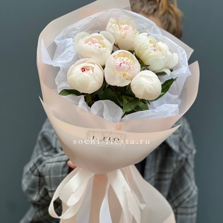 Букет белых пионов в Перми