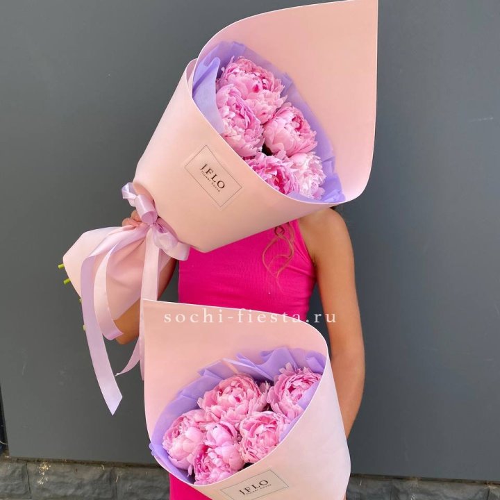 Букет из 5 пионов в Перми