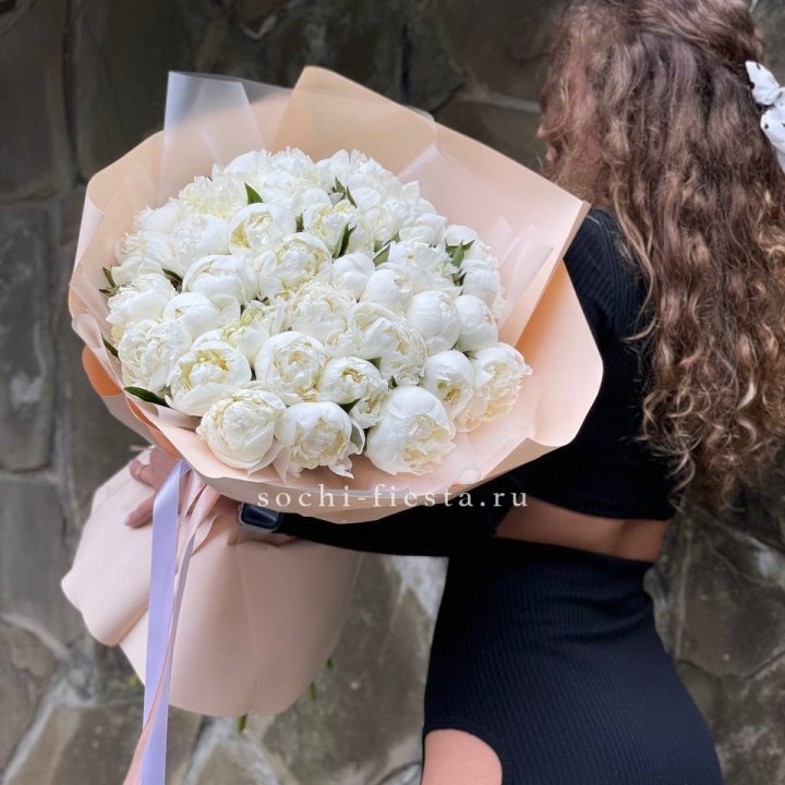 35 белых пион в Перми