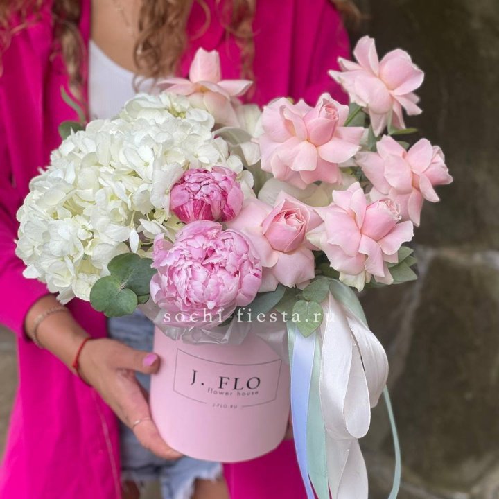 Цилиндр с пионами "Алисия" в Перми