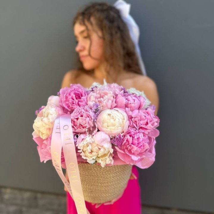 15 пионов в джутовом кашпо в Перми