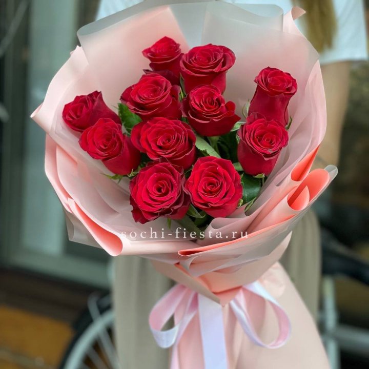 Букет красных роз "Мадам ред" в Перми