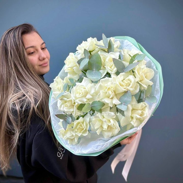 15 Белых французских роз "Ноте бьянка" в Перми