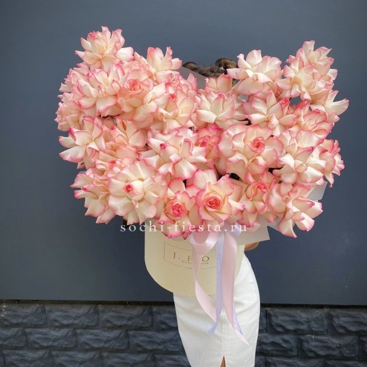 31 французская роза Джумилия в боксе в Перми