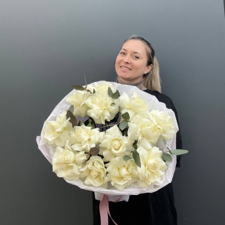 13 Белых французских роз Облако в Перми