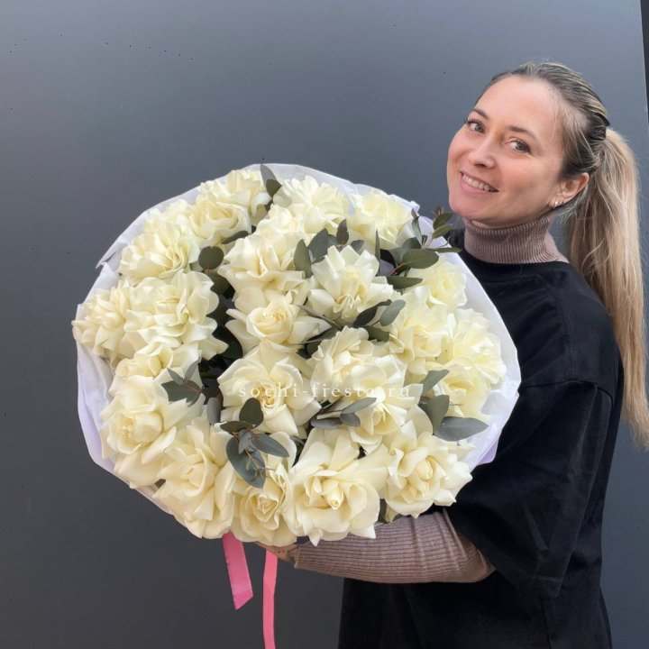 25 Белых французских роз Вайт найс в Перми