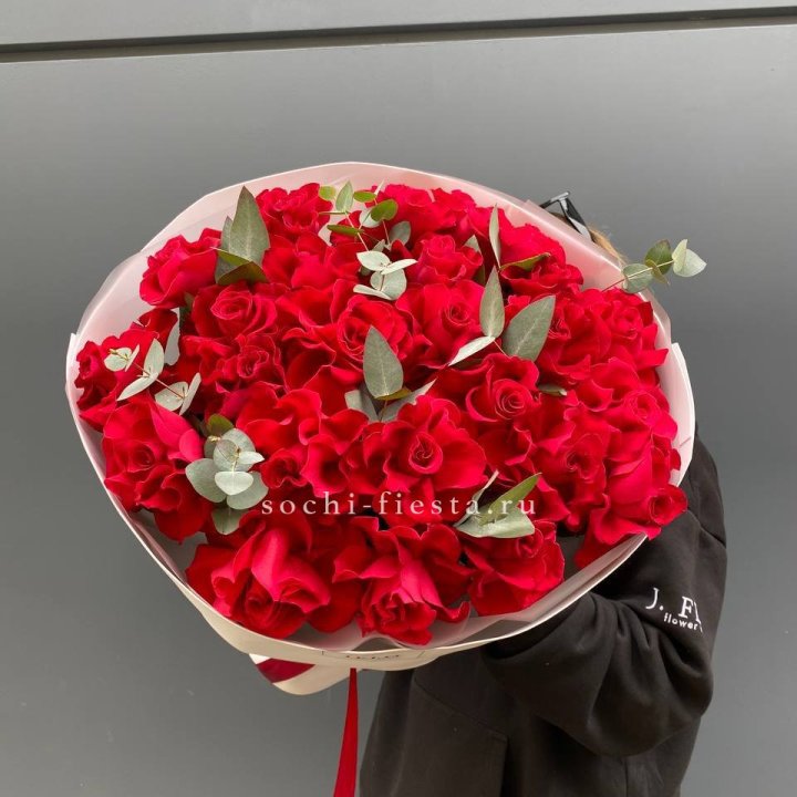 23 Красных французских роз в Перми