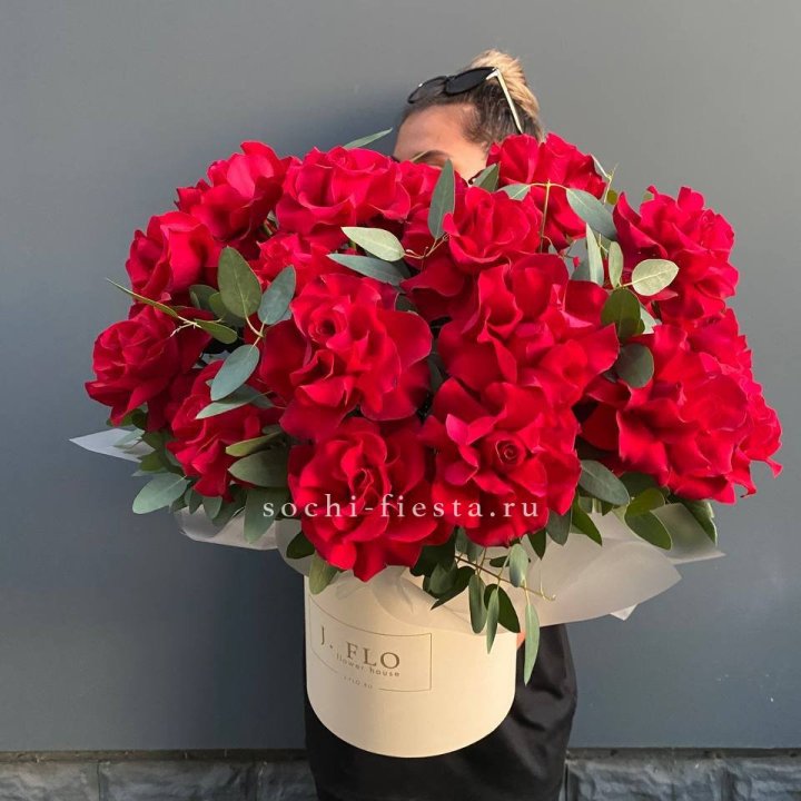 25 Французских красных роз в коробке в Перми