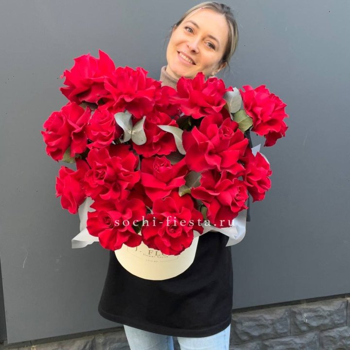 17 Французских роз в боксе в Перми