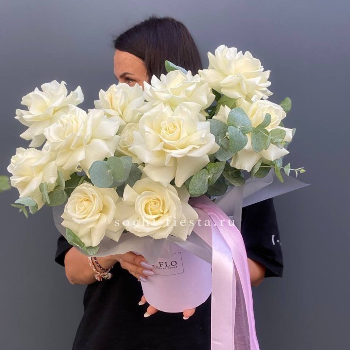 11 Французских белых роз в боксе в Перми