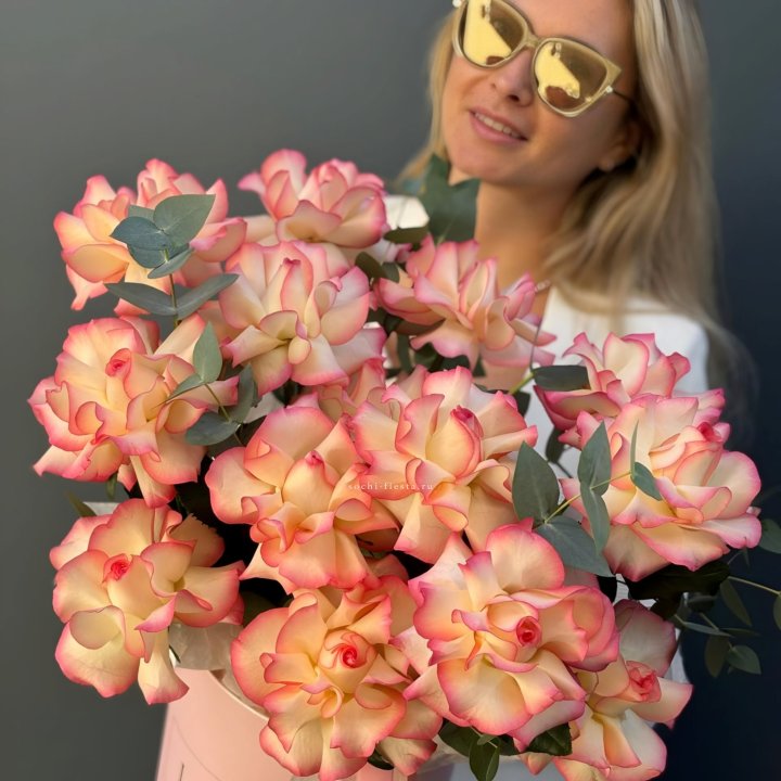 15 французских  роз Джумилия в боксе в Перми