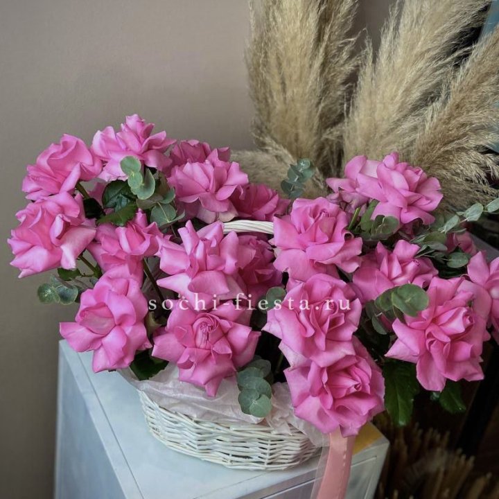 25 роз в цветочной корзине Пинк в Перми