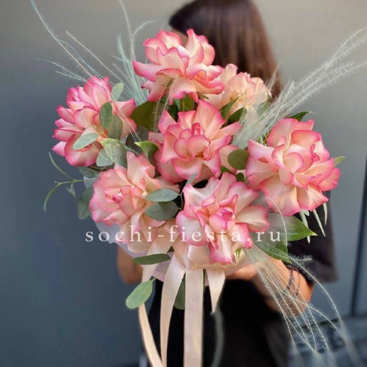 9 Французских роз Джумилия в боксе в Перми