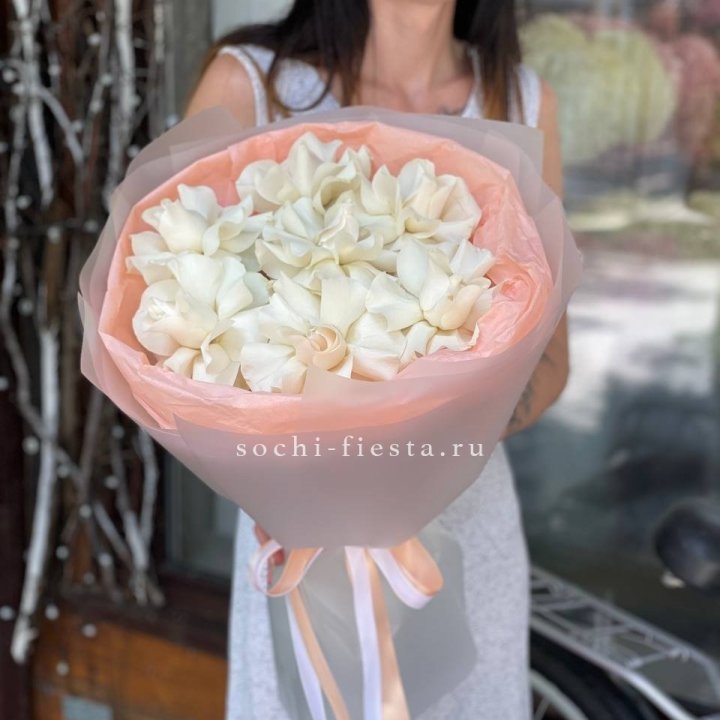 7 Белых французских роз в Перми