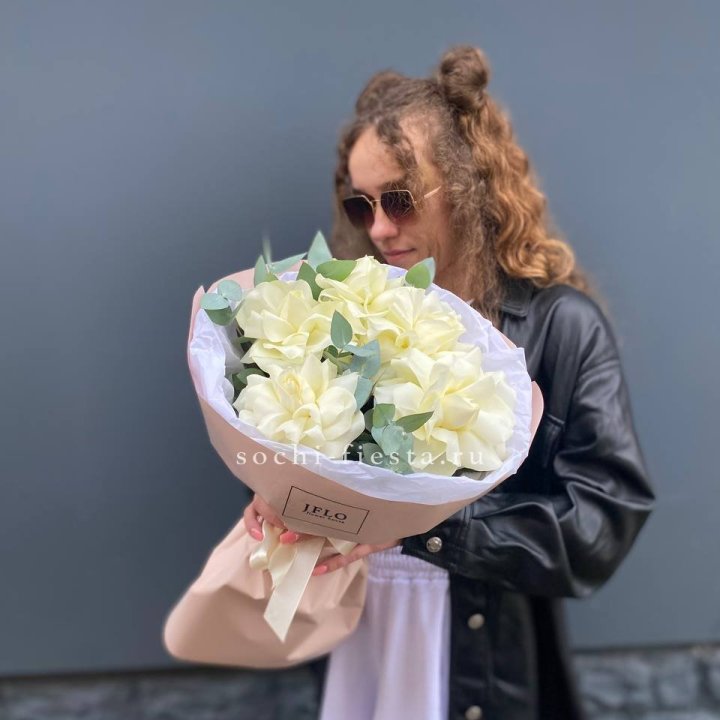 5 Белых французских роз в Перми