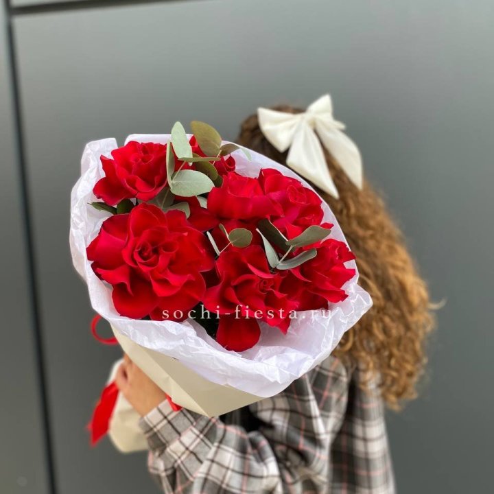 7 красных французских роз в Перми