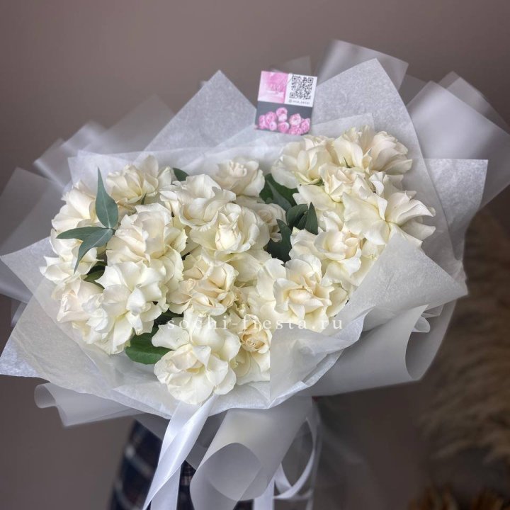 21 французских роз с эвкалиптом в Перми