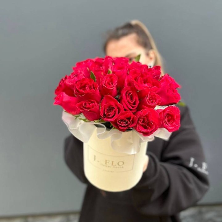 27 кенийских роз в боксе в Перми