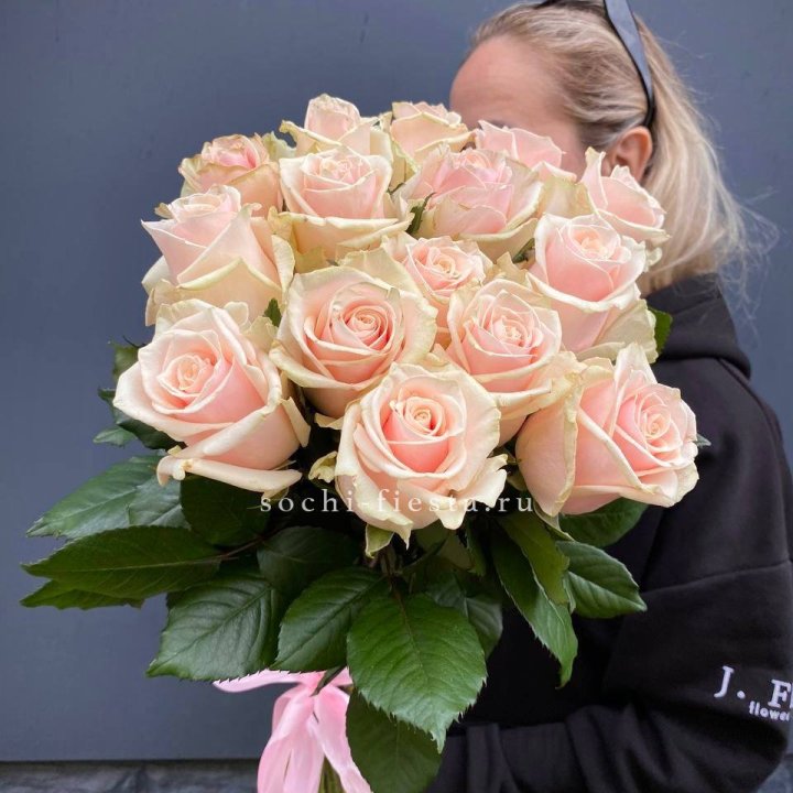 15  кремовых высоких роз в Перми