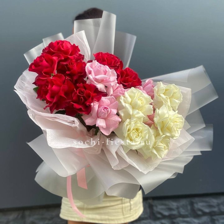 Микс из 17 роз в Перми