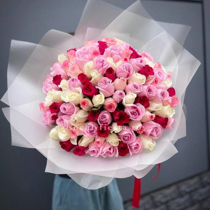 101 разноцветная роза "Карусель" в Перми