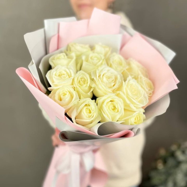 15 белых роз пудра в Перми