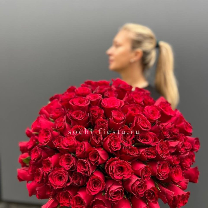 Охапка из 101 красной розы в Перми